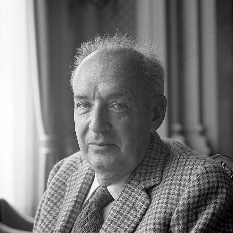 BW_VN001 : Vladimir Vladimirovich Nabokov - Iconic Images