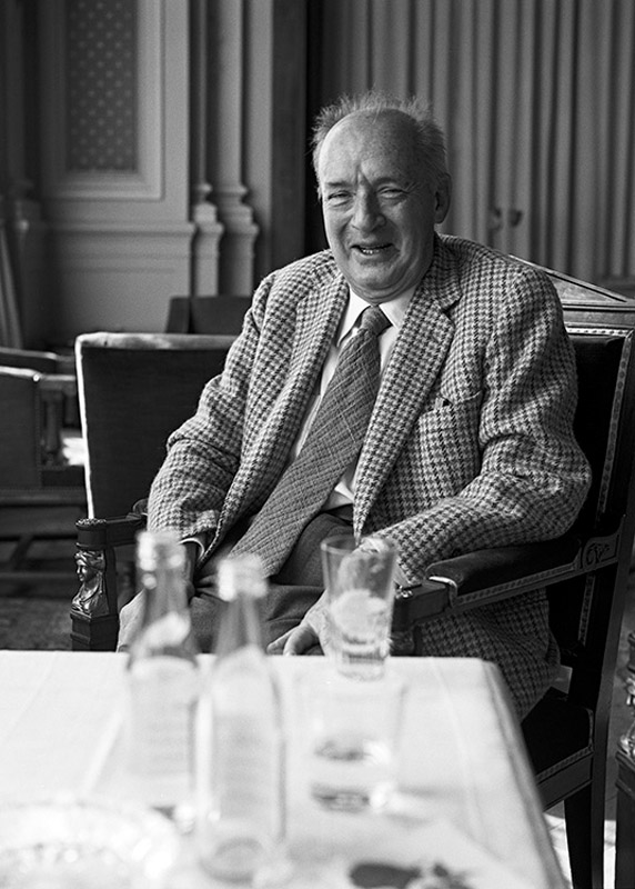 BW_VN004 : Vladimir Vladimirovich Nabokov - Iconic Images