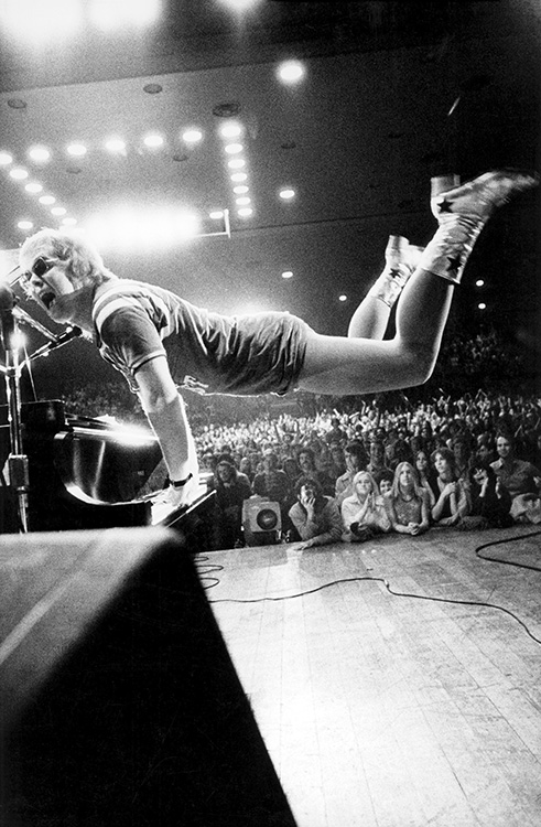 EJ105 : Elton John - Iconic Images