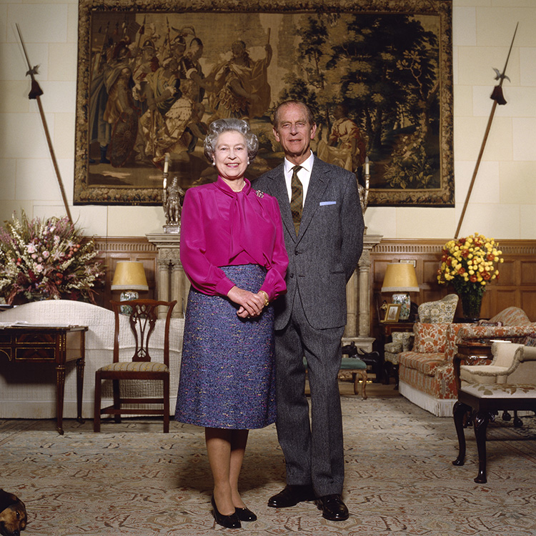 HMQ037 : HM Queen Elizabeth II - Iconic Images