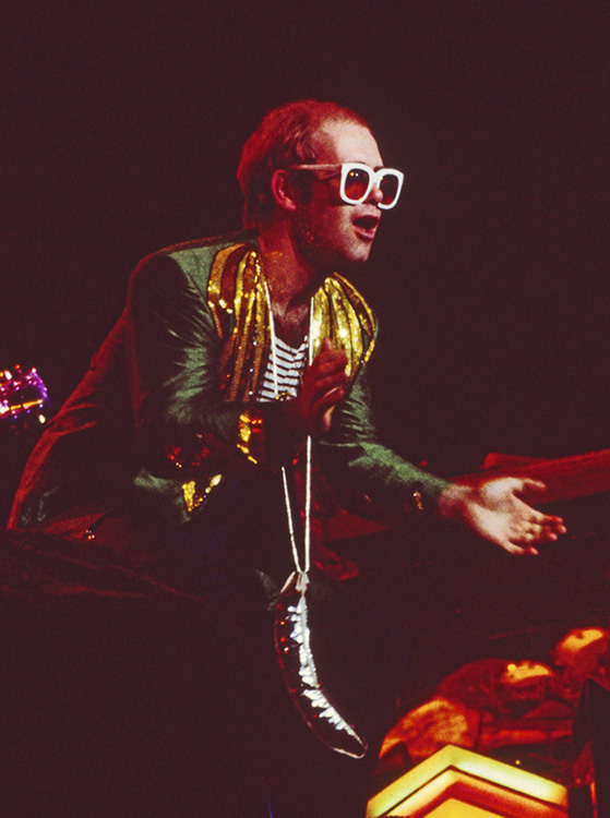 EJ131 : Elton John - Iconic Images