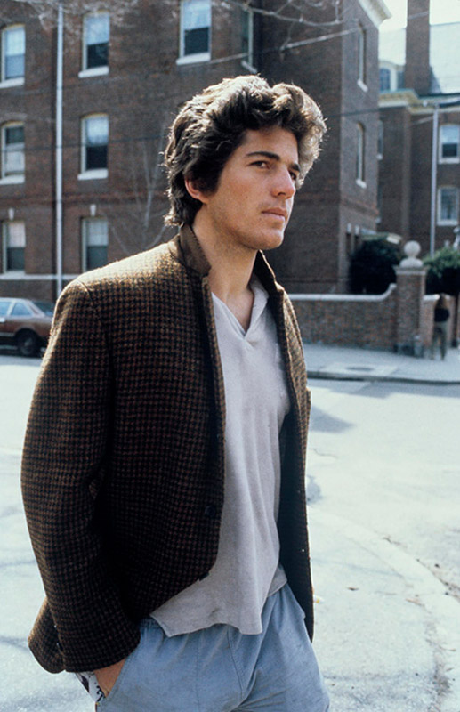 MIG_POL023 : John Kennedy Jr - Iconic Images