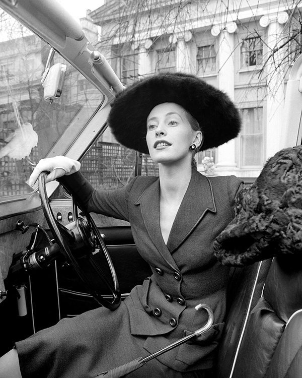 NP_FA_50s078 : Driving in London - Iconic Images