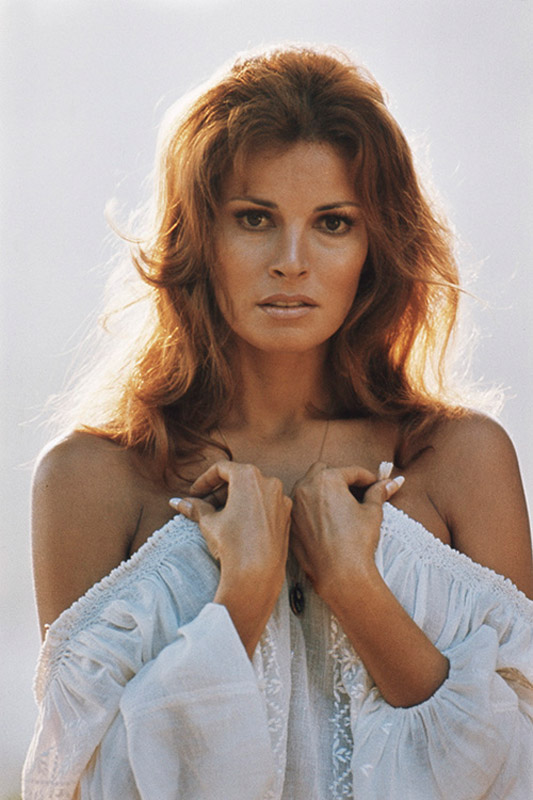 RW285 : Raquel Welch - Iconic Images